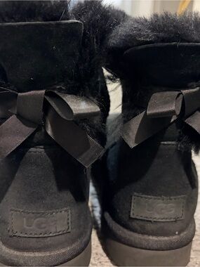 UGG Women’s Black Suede Shearling Bow Back Boots